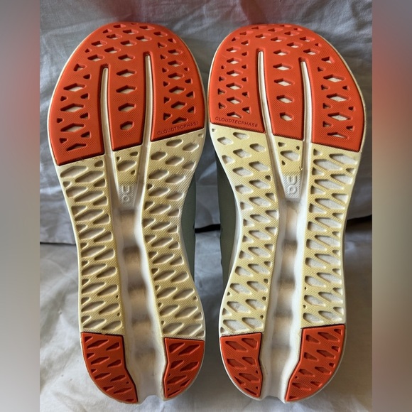 Athletic_Shoes